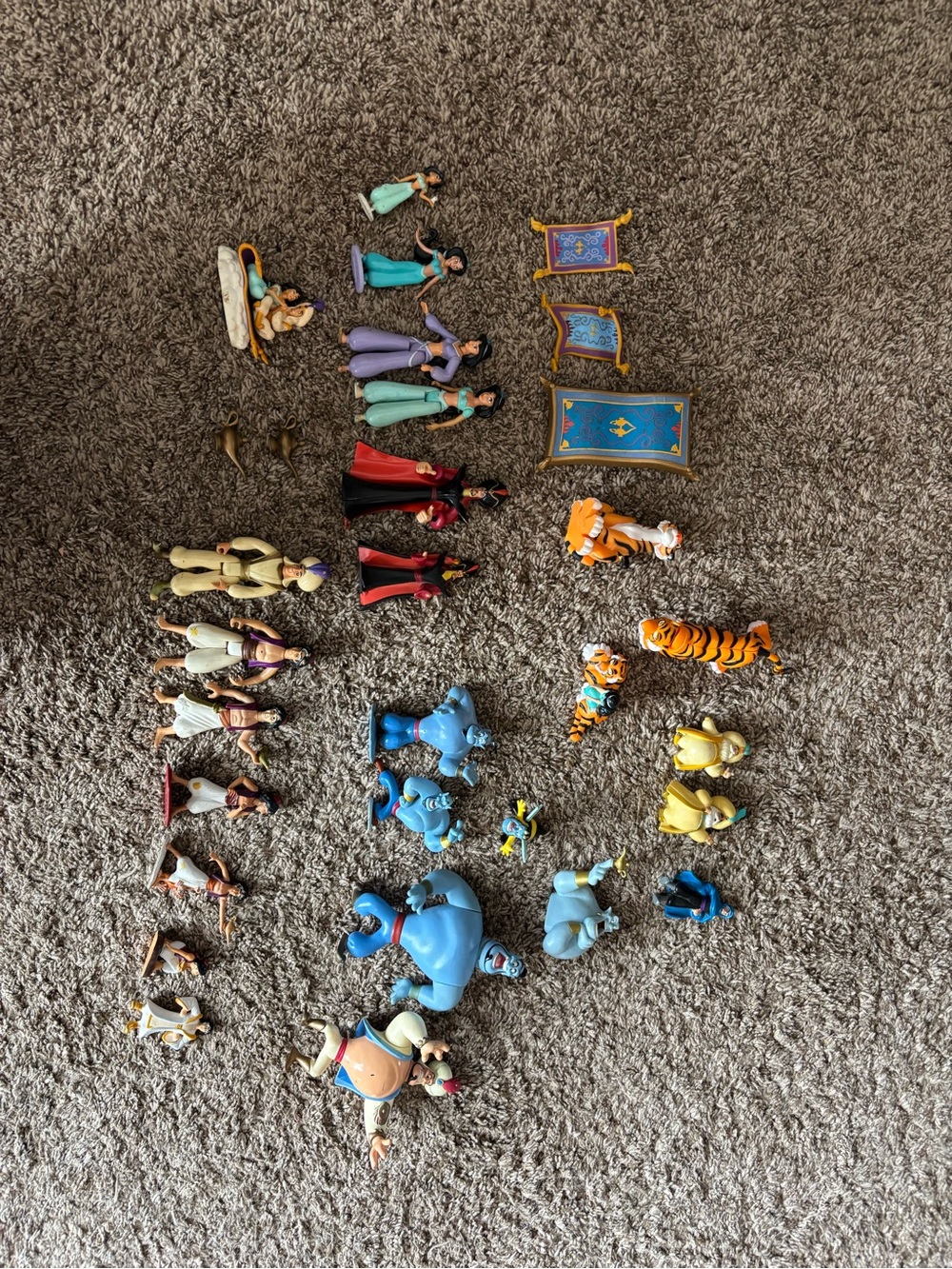 Vintage lot of Aladdin figures- 31